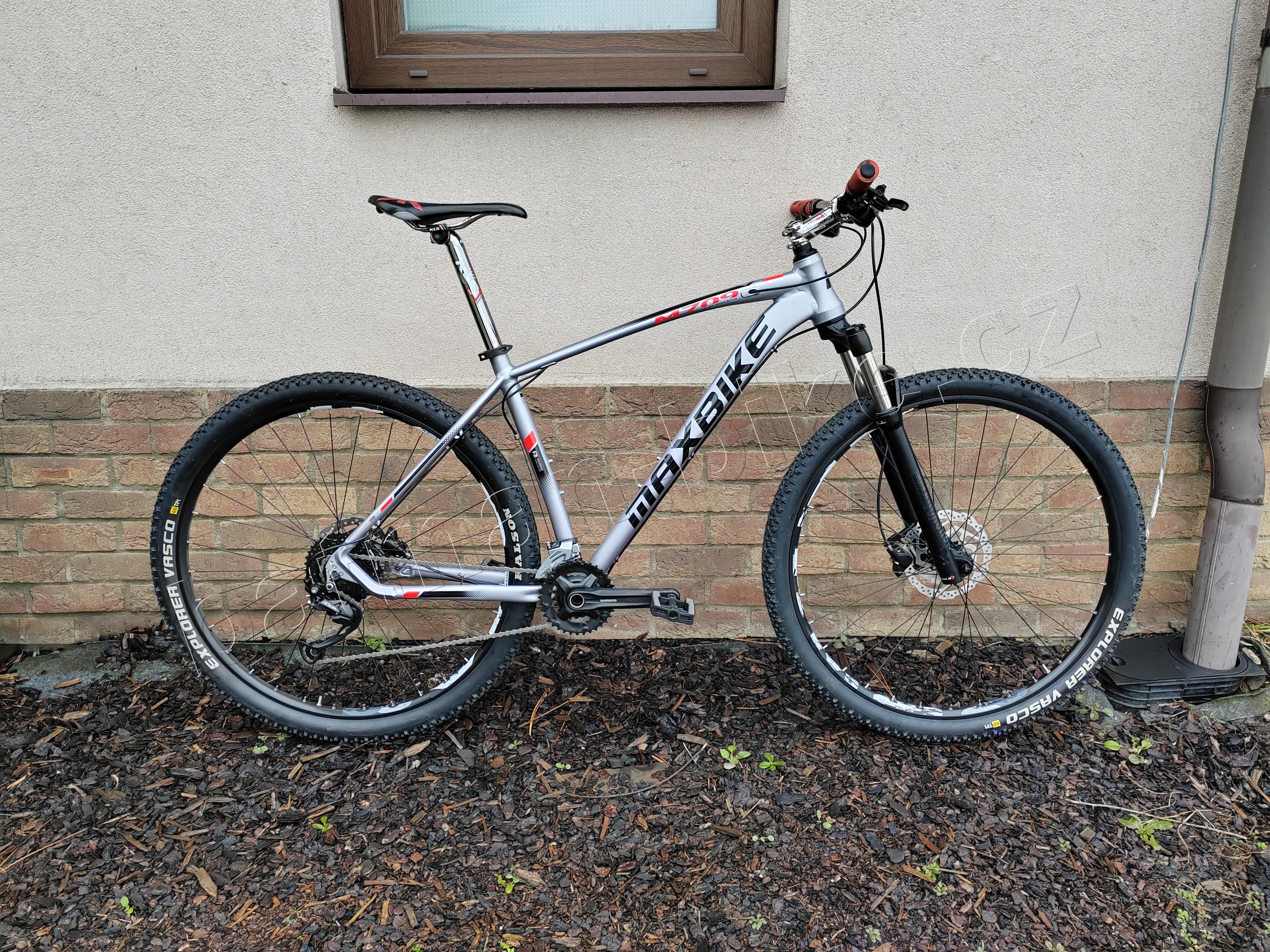 Kolo Maxbike M709 šedý mat/červená 19